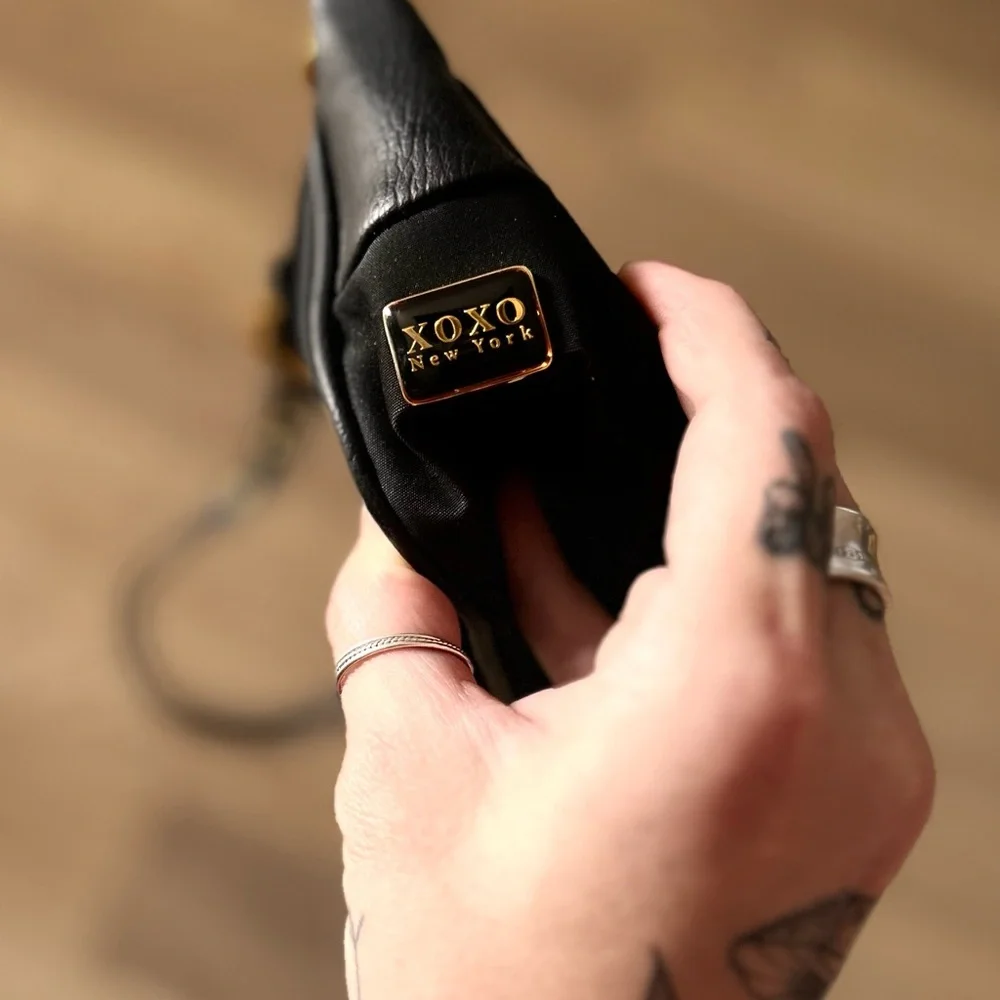 XOXO New York Elegant Black Shoulder Bag - Picture 3 of 10